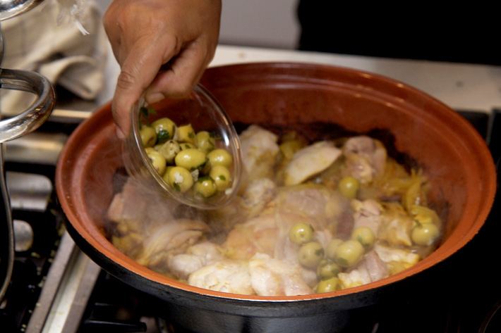 echar aceitunas al tajine